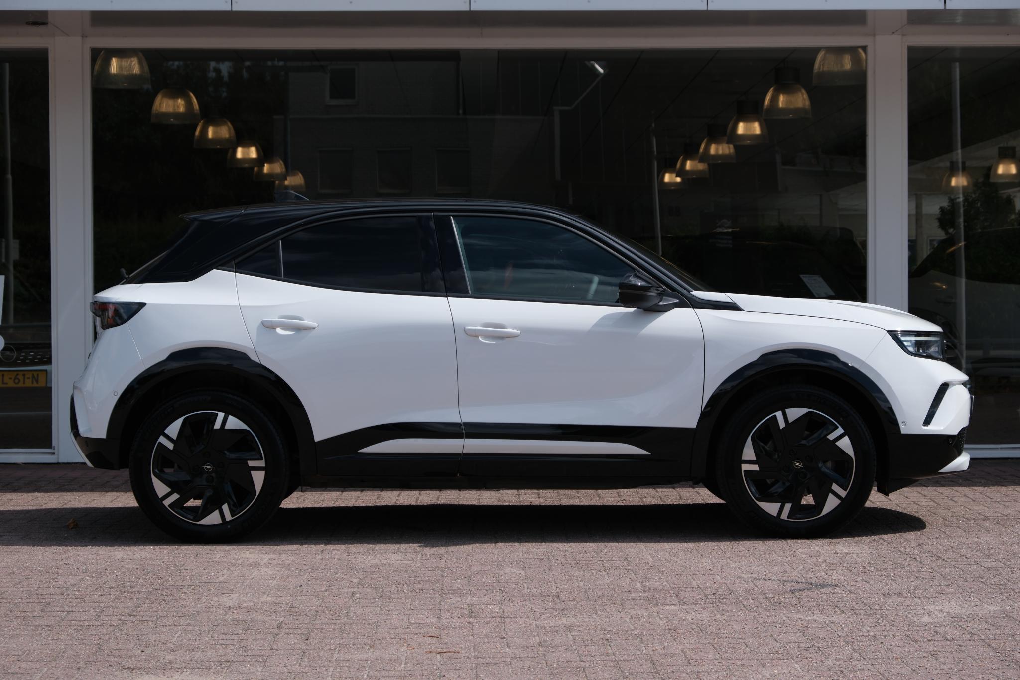 Opel Mokka-e 54 kWh GS | Navi | App Connect | Climate | Adaptive Cruise | Camera | Dodehoek | Camera | PDC afbeelding 4