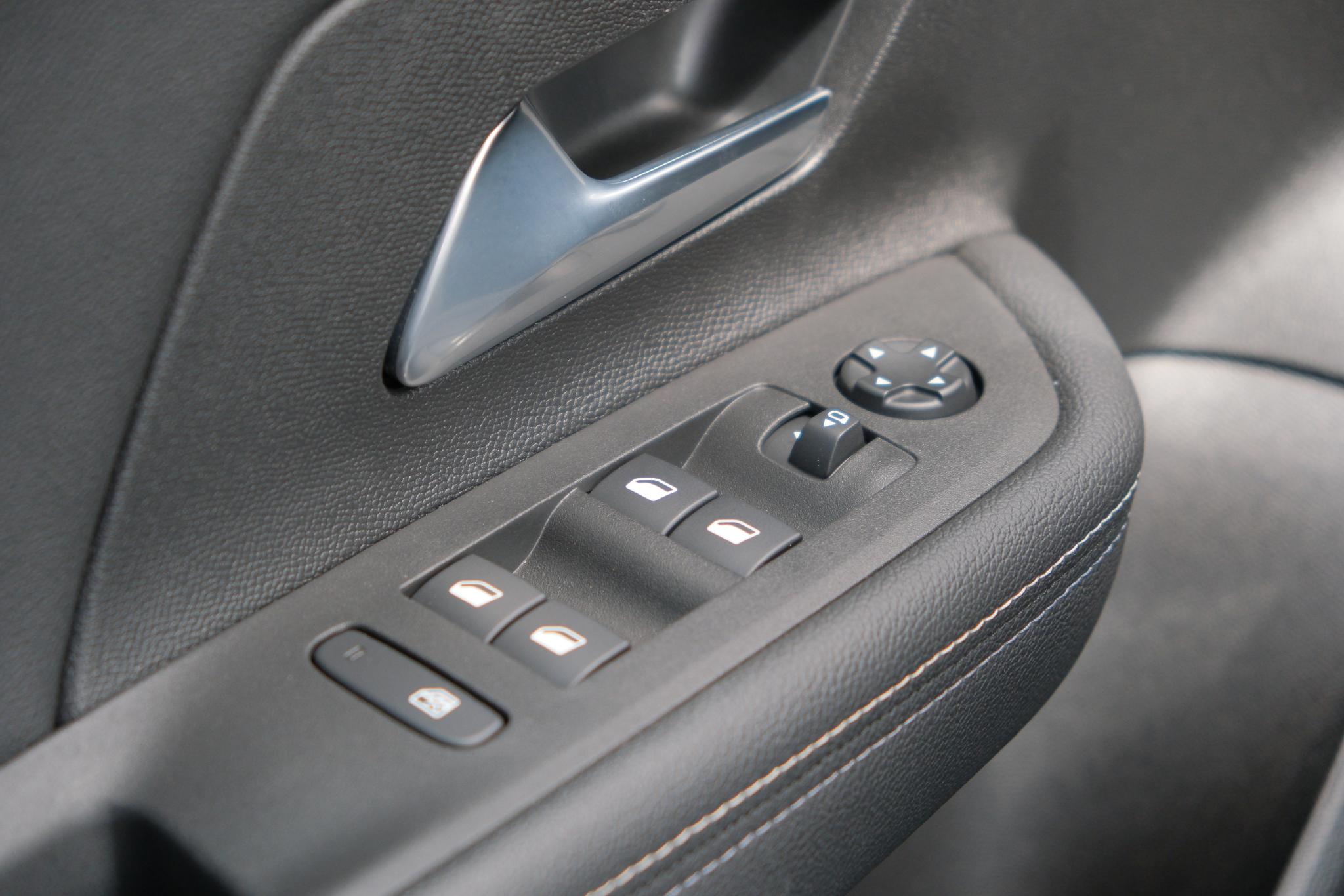 Opel Mokka-e 54 kWh GS | Navi | App Connect | Climate | Adaptive Cruise | Camera | Dodehoek | Camera | PDC afbeelding 18