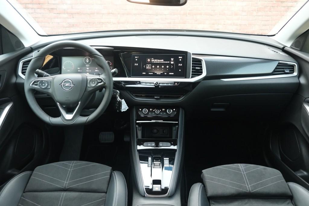 Opel Grandland 1.2 Turbo 130pk EAT8 GS | Navi | App Connect | Adaptive Cruise | Camera | Alcantara | Winterpakket afbeelding 2