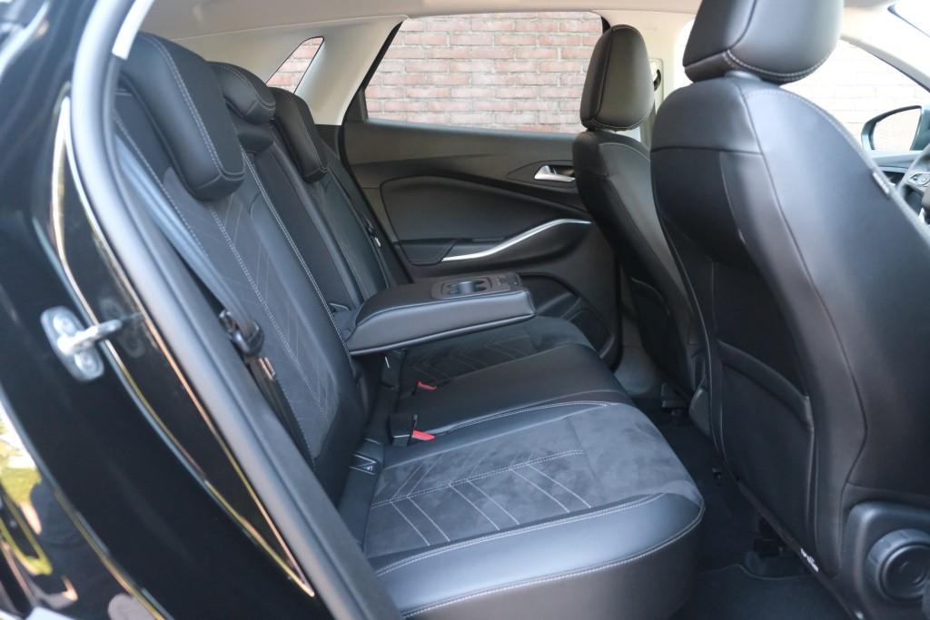 Opel Grandland 1.2 Turbo 130pk EAT8 GS | Navi | App Connect | Adaptive Cruise | Camera | Alcantara | Winterpakket afbeelding 10