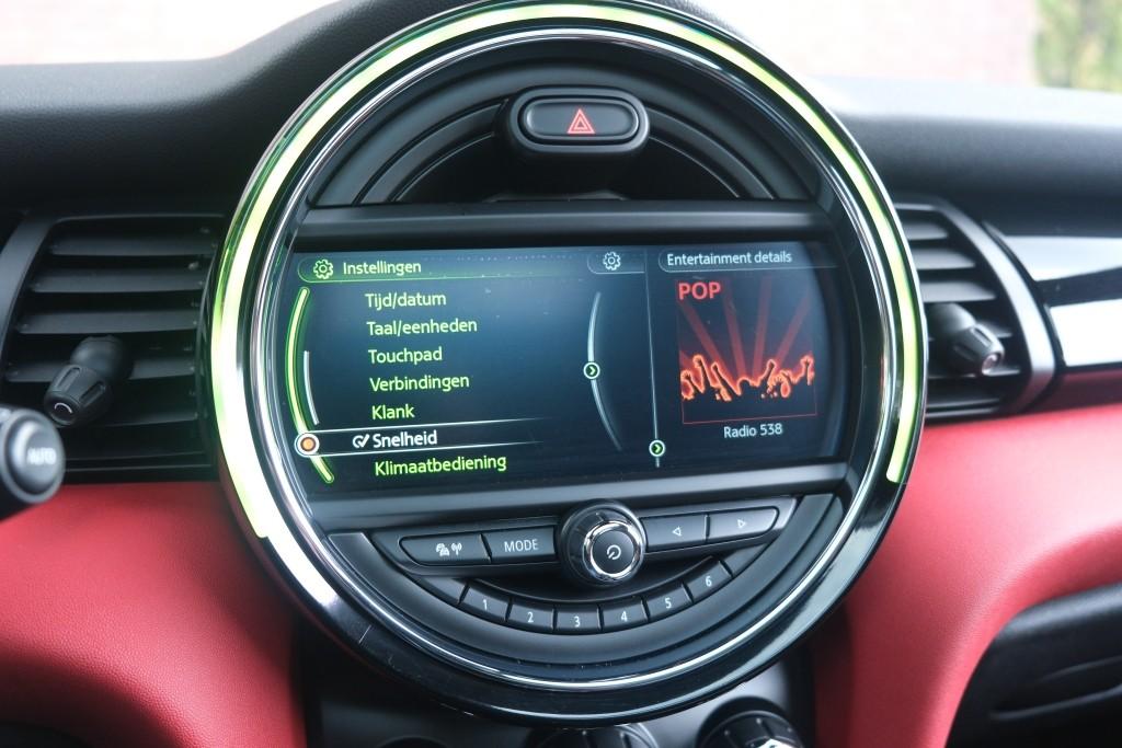 MINI Cooper S 192pk Chili Serious Business | JCW Pakket | Panoramadak | Keyless | Camera | Harman/kardon | Winter Pakket afbeelding 17
