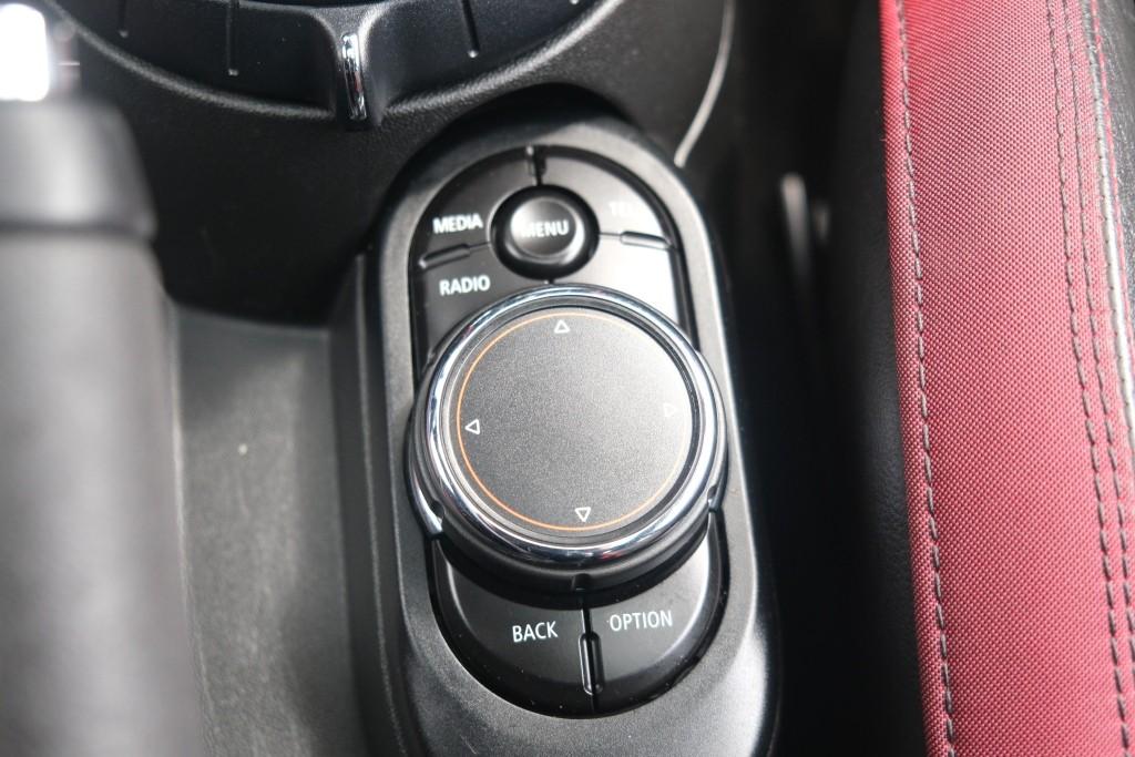 MINI Cooper S 192pk Chili Serious Business | JCW Pakket | Panoramadak | Keyless | Camera | Harman/kardon | Winter Pakket afbeelding 18