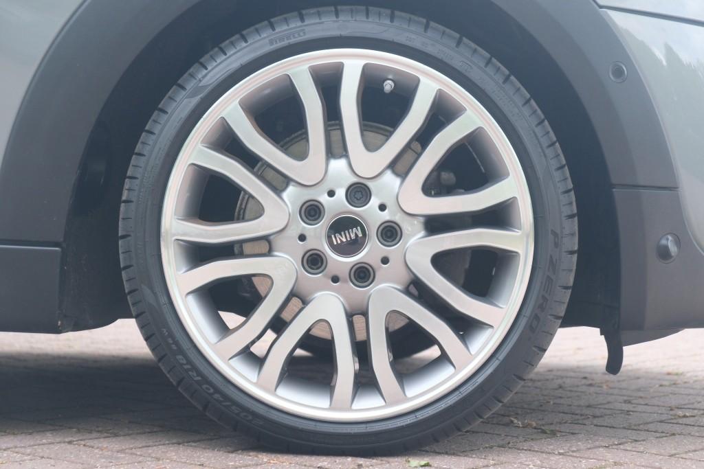MINI Cooper S 192pk Chili Serious Business | JCW Pakket | Panoramadak | Keyless | Camera | Harman/kardon | Winter Pakket afbeelding 21