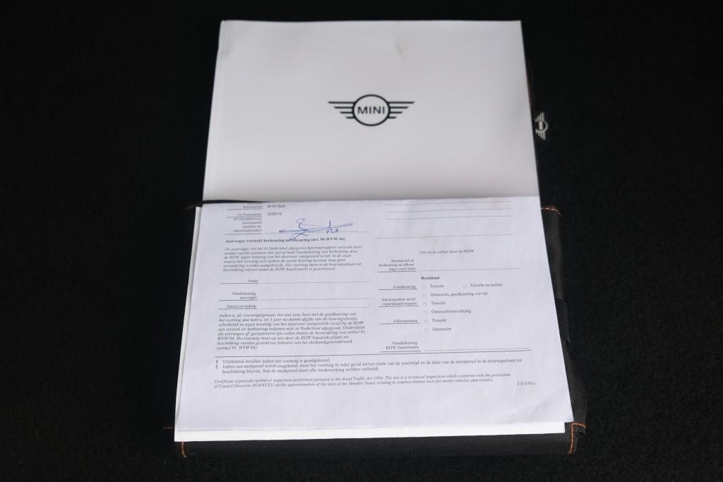 MINI Cooper S 192pk Chili Serious Business | JCW Pakket | Panoramadak | Keyless | Camera | Harman/kardon | Winter Pakket afbeelding 22