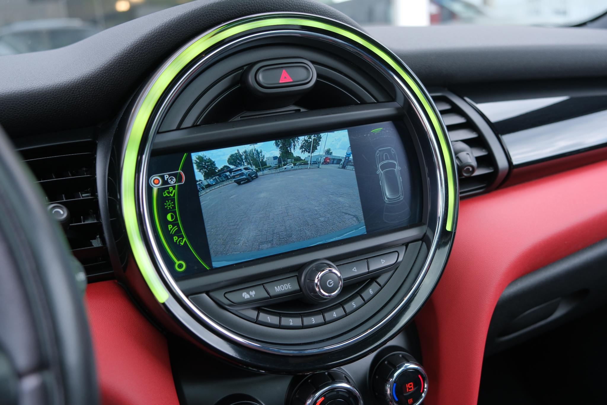 MINI Cooper S 192pk Chili Serious Business | JCW Pakket | Panoramadak | Keyless | Camera | Harman/kardon | Winter Pakket afbeelding 24