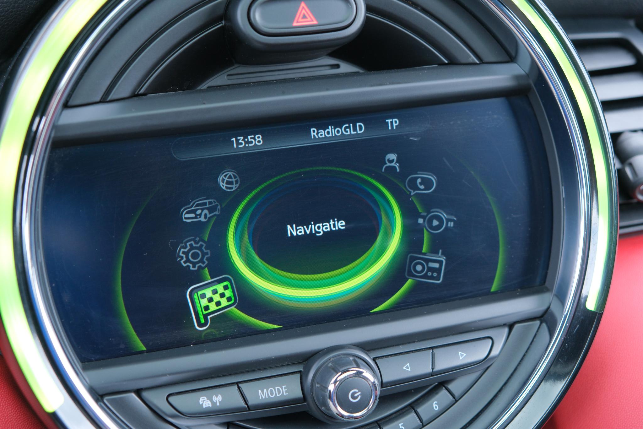 MINI Cooper S 192pk Chili Serious Business | JCW Pakket | Panoramadak | Keyless | Camera | Harman/kardon | Winter Pakket afbeelding 27