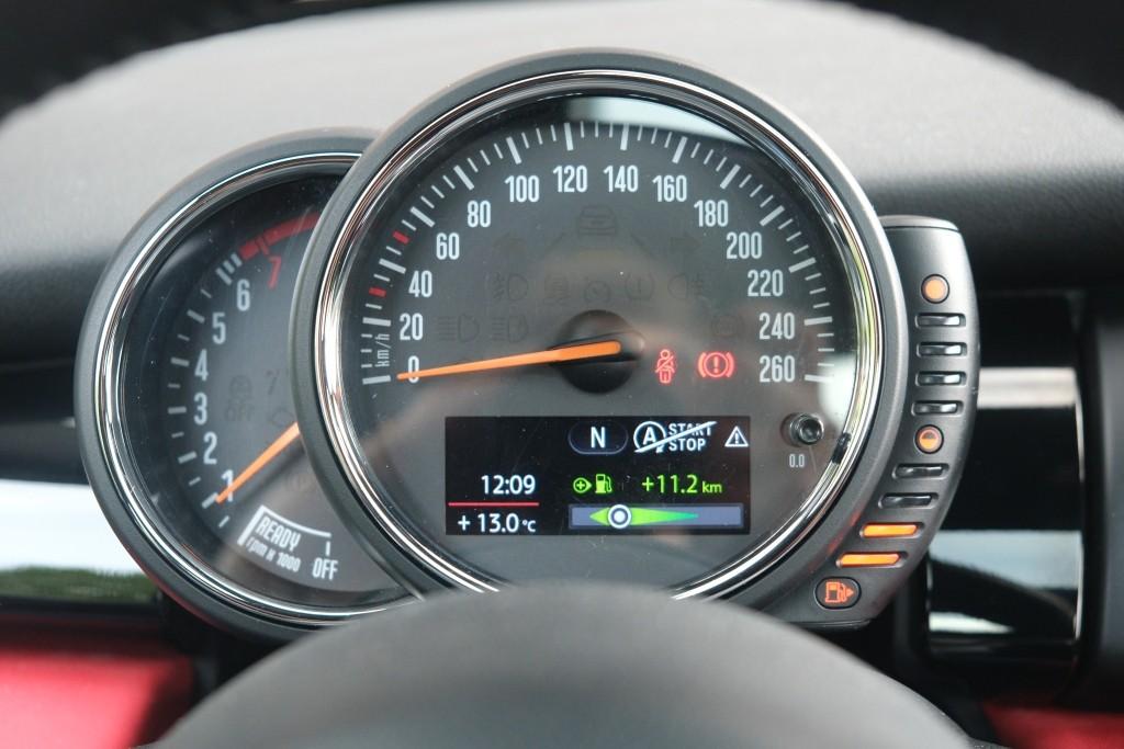 MINI Cooper S 192pk Chili Serious Business | JCW Pakket | Panoramadak | Keyless | Camera | Harman/kardon | Winter Pakket afbeelding 29