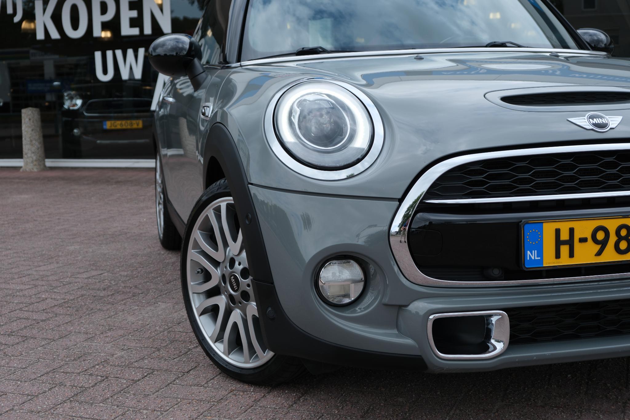 MINI Cooper S 192pk Chili Serious Business | JCW Pakket | Panoramadak | Keyless | Camera | Harman/kardon | Winter Pakket afbeelding 30