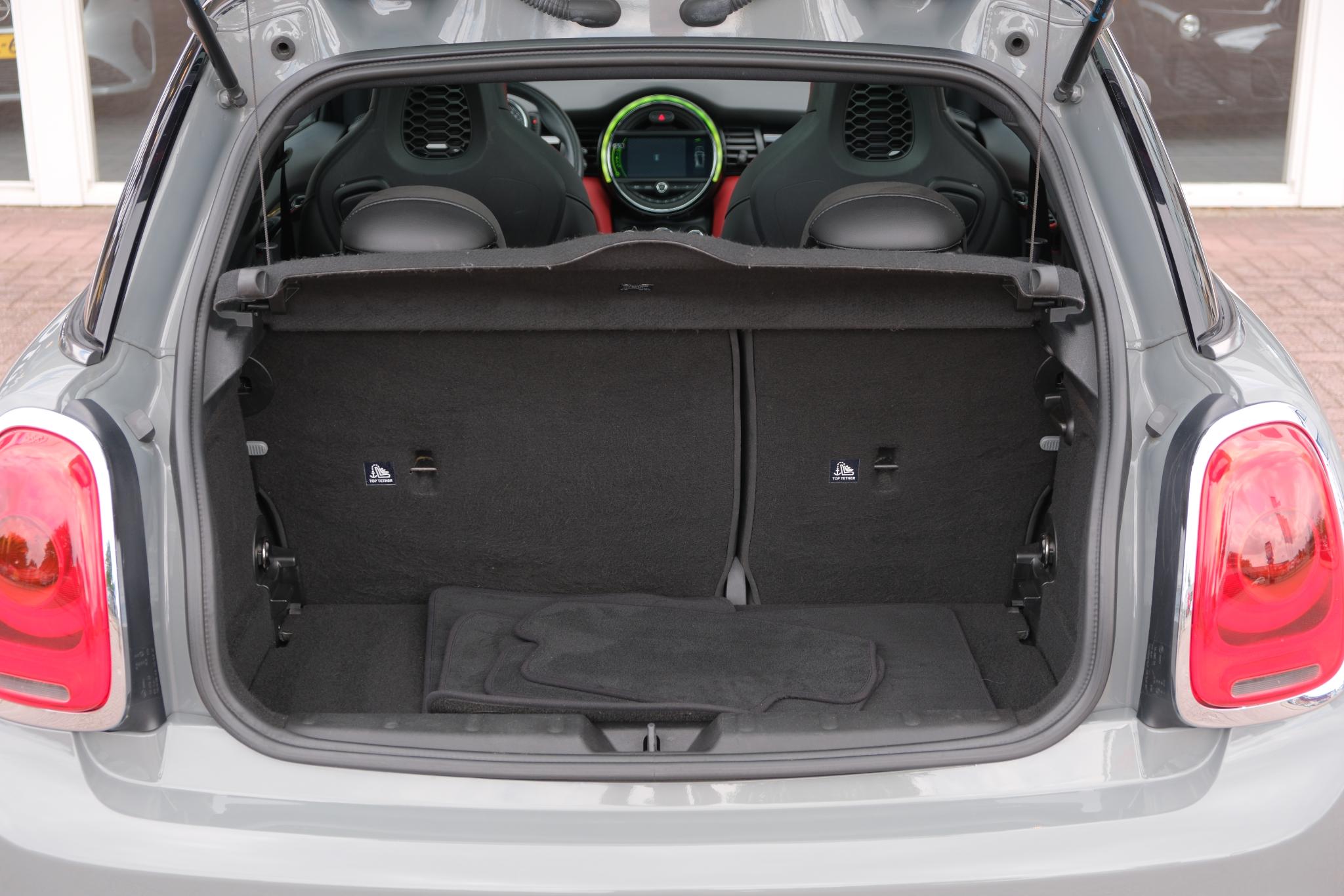 MINI Cooper S 192pk Chili Serious Business | JCW Pakket | Panoramadak | Keyless | Camera | Harman/kardon | Winter Pakket afbeelding 32