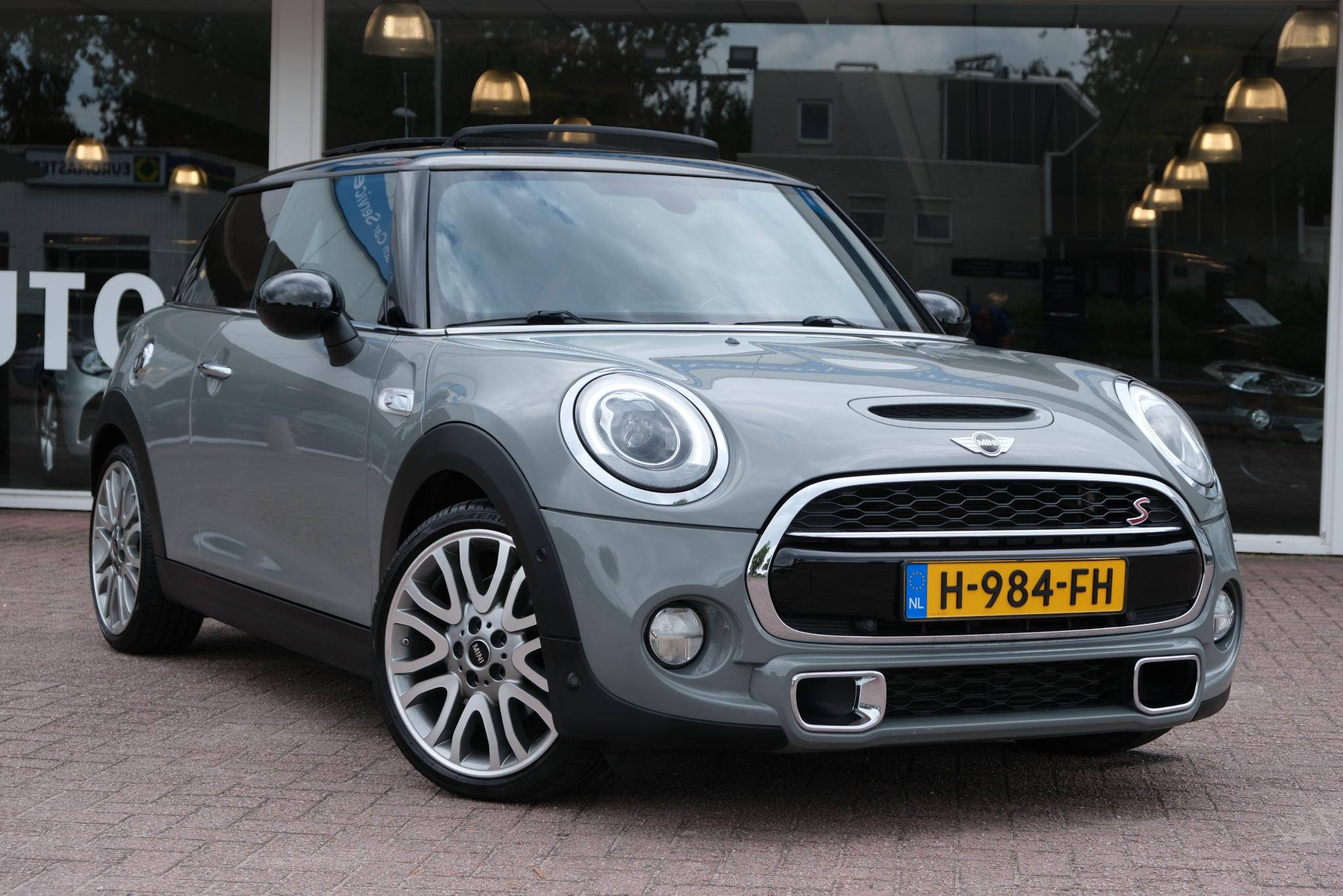 MINI Cooper S 192pk Chili Serious Business | JCW Pakket | Panoramadak | Keyless | Camera | Harman/kardon | Winter Pakket afbeelding 33