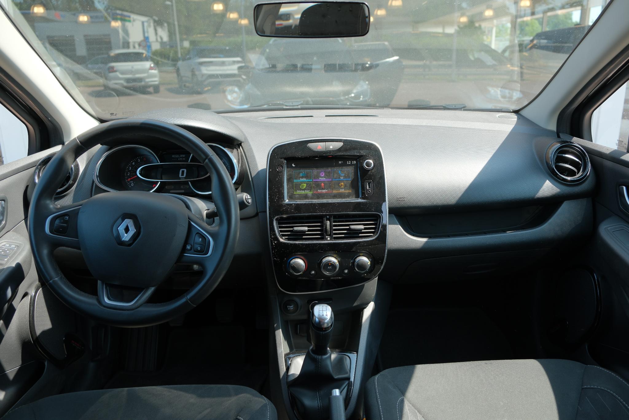 Renault Clio Estate 0.9 TCe 90pk Limited | Navi | Trekhaak | Airco | PDC afbeelding 2