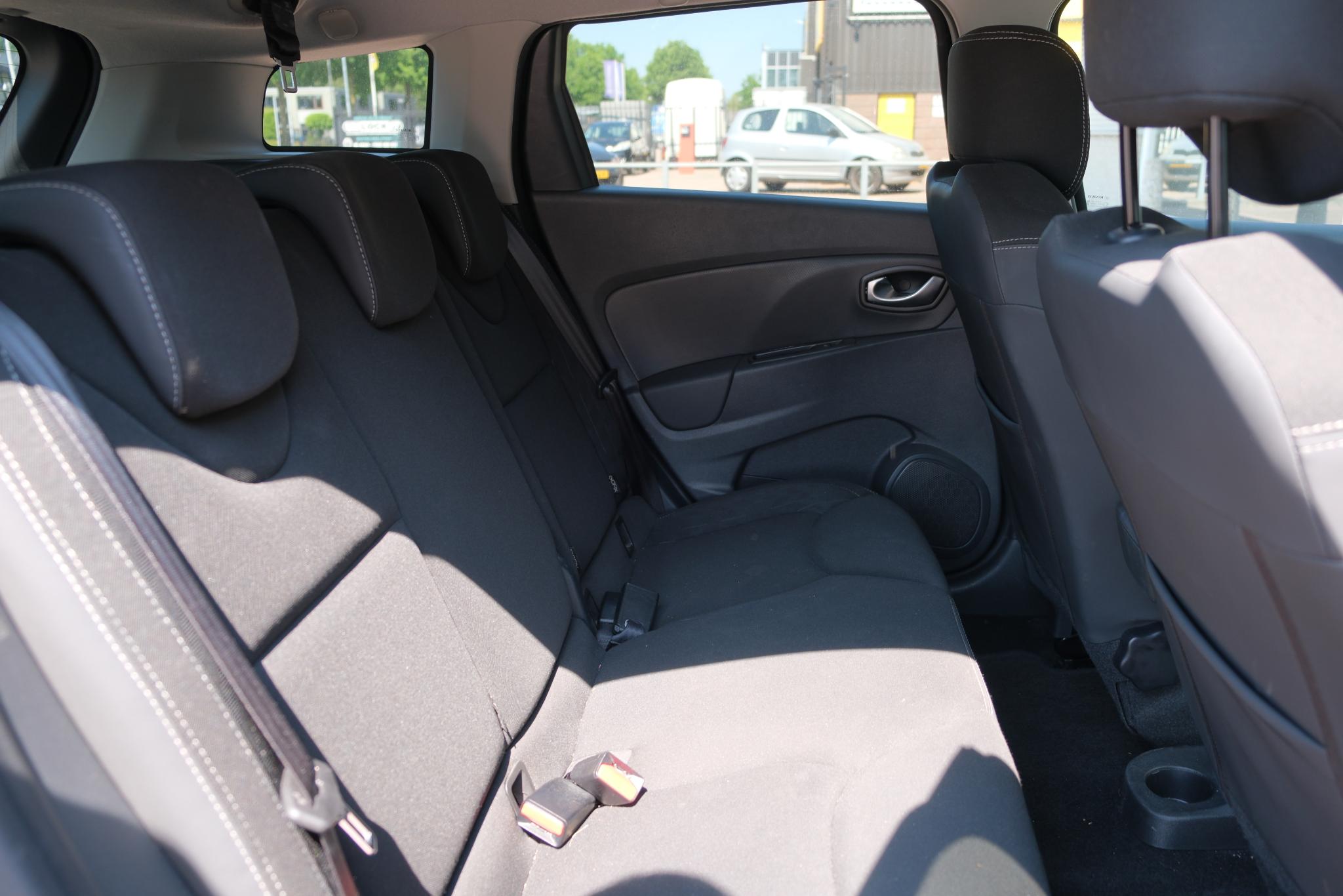 Renault Clio Estate 0.9 TCe 90pk Limited | Navi | Trekhaak | Airco | PDC afbeelding 9