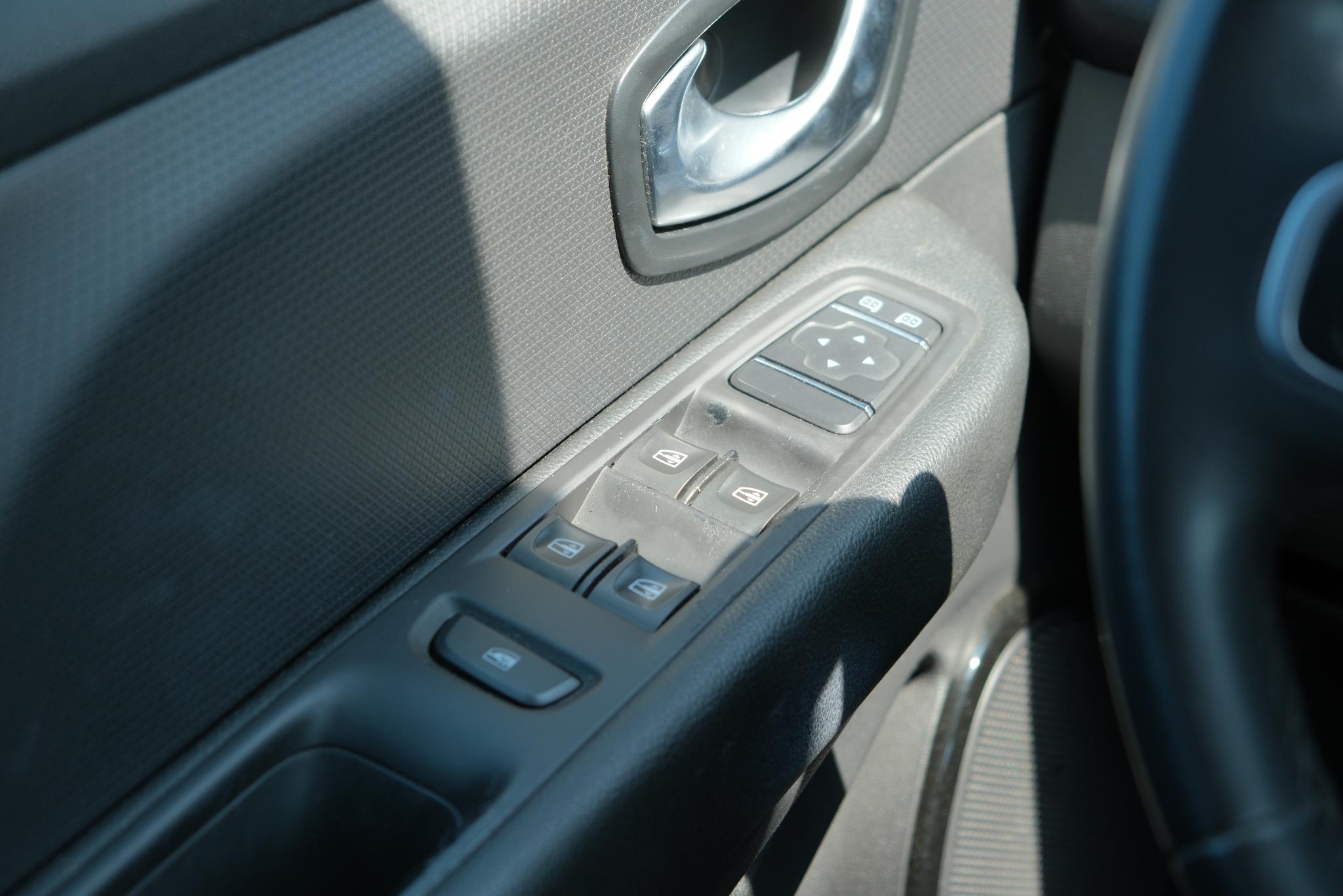 Renault Clio Estate 0.9 TCe 90pk Limited | Navi | Trekhaak | Airco | PDC afbeelding 14