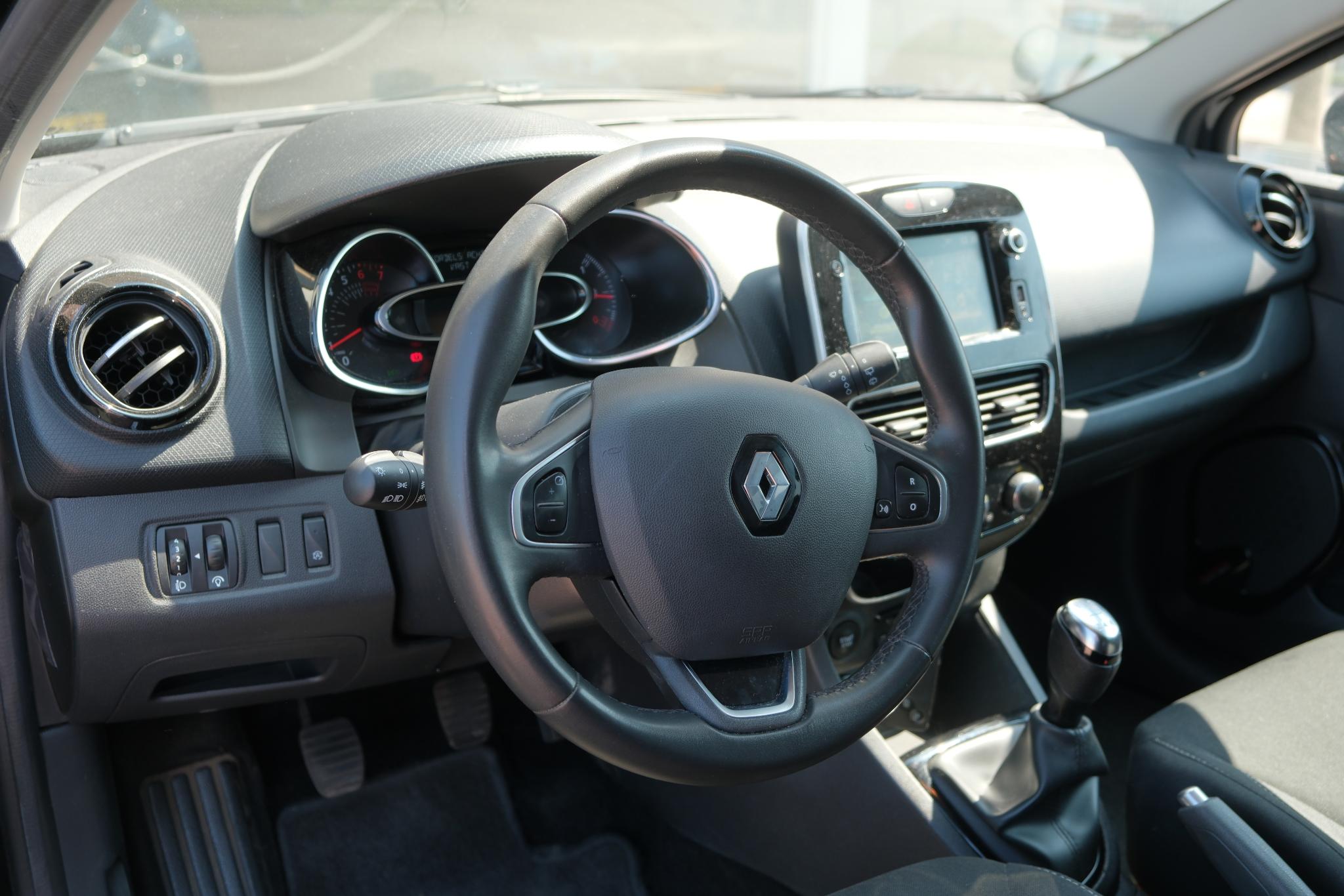 Renault Clio Estate 0.9 TCe 90pk Limited | Navi | Trekhaak | Airco | PDC afbeelding 15