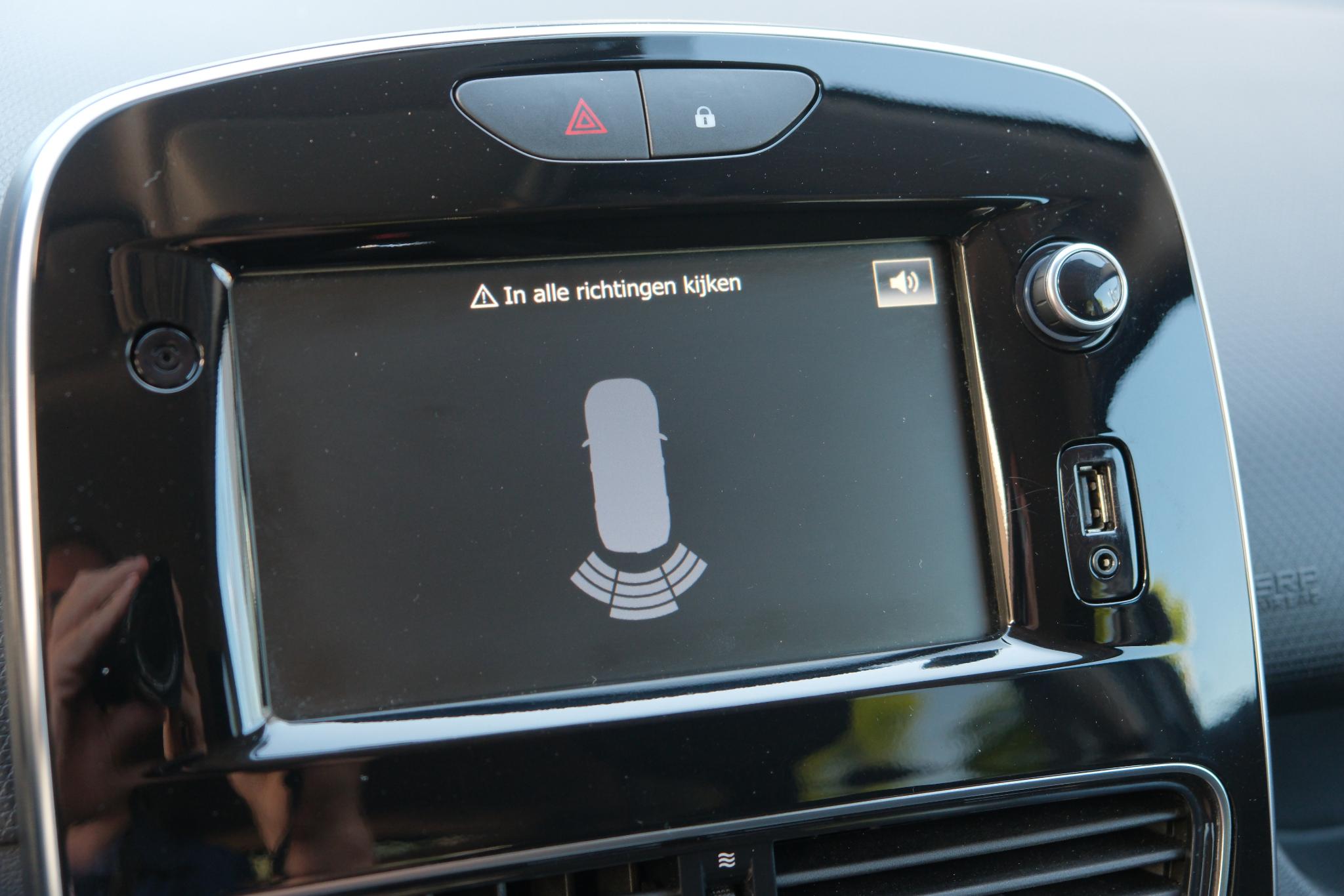 Renault Clio 0.9 TCe 90pk Estate Limited | Navi | Airco | PDC | Trekhaak afbeelding 12