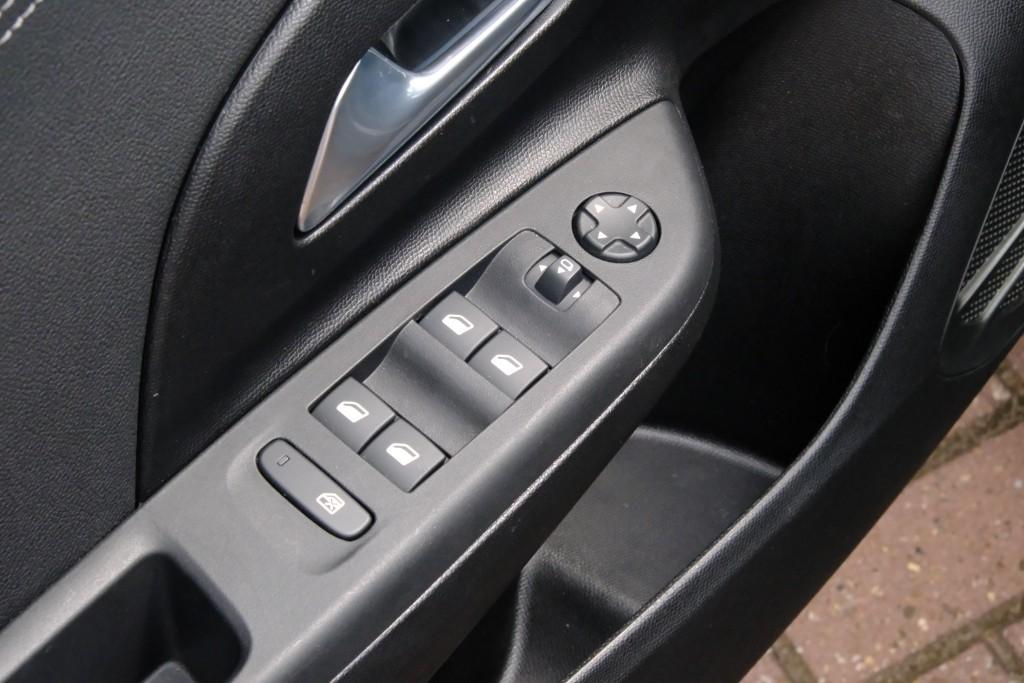 Opel Corsa 1.2 Turbo Hybrid 145pk eDCT6 GS | Navi | App Connect | Climate | Adaptive Cruise | Camera | Keyless | Winter Pakket afbeelding 26