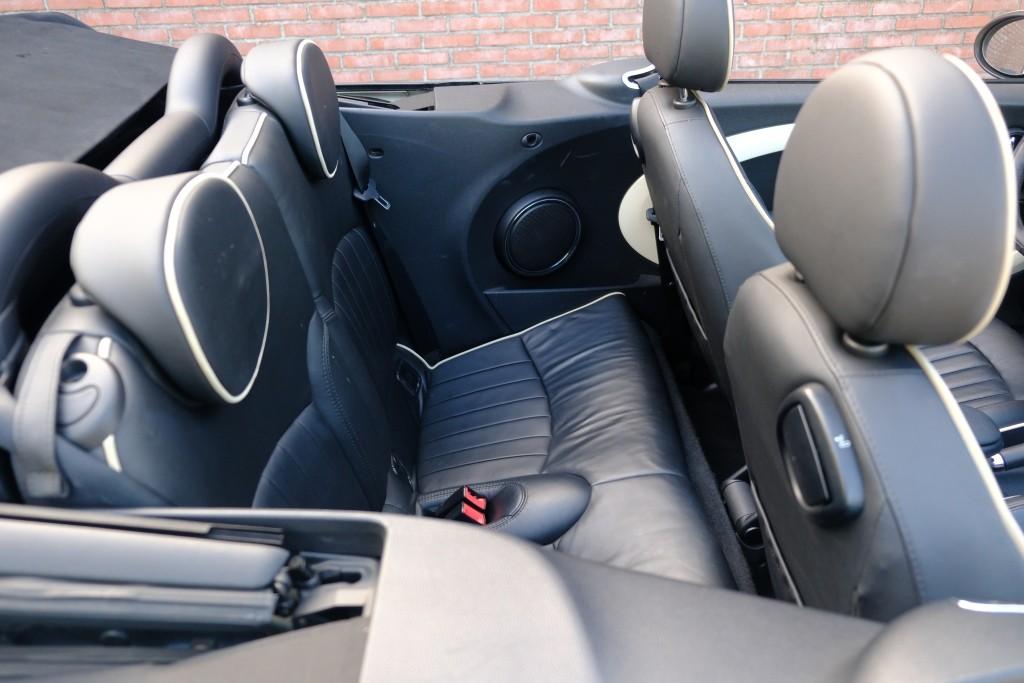 MINI Cooper Cabrio 1.6 122pk Pepper | Climate | Cruise | Leder | Stoelverwarming | PDC | Trekhaak afbeelding 4