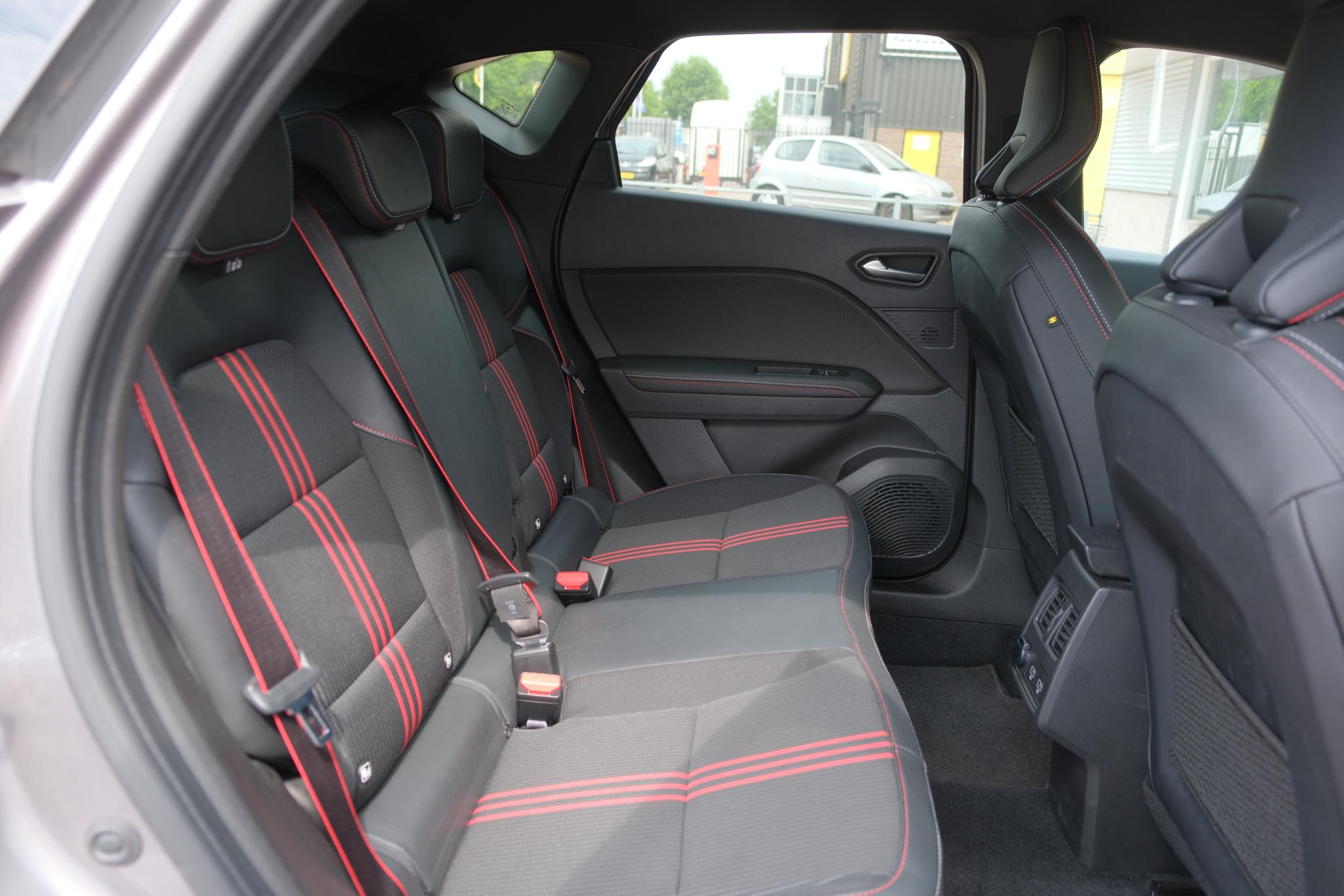 Renault Captur 1.3 TCe 140 R.S. Line | Navi | Climate | Cruise | Camera | PDC | Trekhaak afbeelding 10