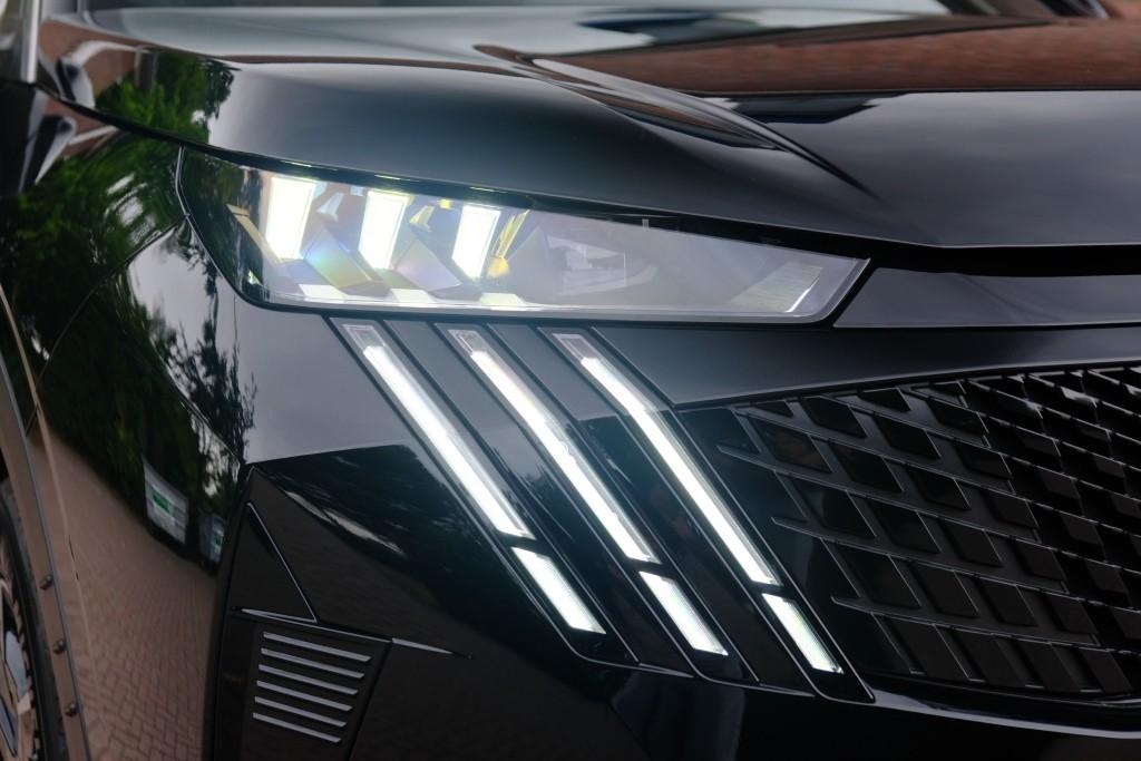 Peugeot 3008 1.2 Hybrid 145pk e-DCS6 GT | Navi | App Connect | Climate | Adaptive Cruise | Camera | Elektrische Achterklep | Winter Pakket afbeelding 2