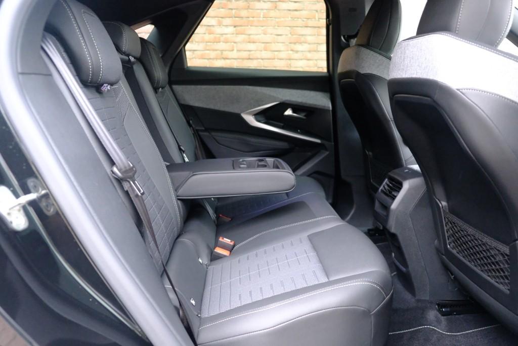 Peugeot 3008 1.2 Hybrid 145pk e-DCS6 GT | Navi | App Connect | Climate | Adaptive Cruise | Camera | Elektrische Achterklep | Winter Pakket afbeelding 3