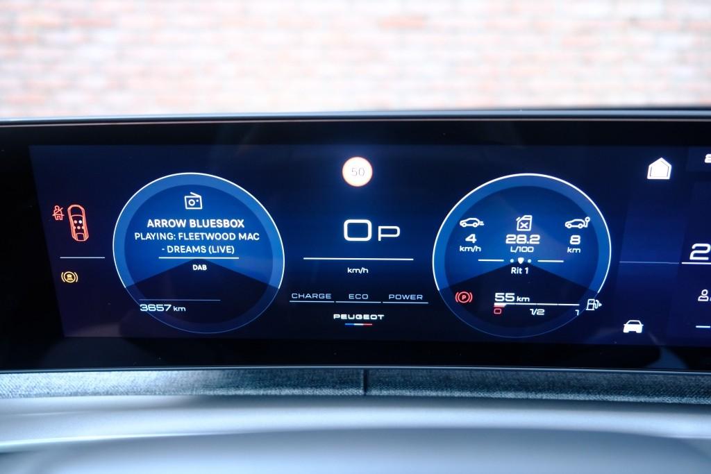Peugeot 3008 1.2 Hybrid 145pk e-DCS6 GT | Navi | App Connect | Climate | Adaptive Cruise | Camera | Elektrische Achterklep | Winter Pakket afbeelding 10