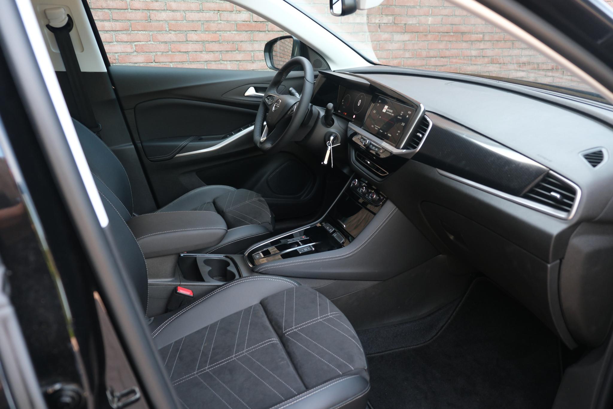 Opel Grandland 1.2 Turbo 130pk EAT8 GS | Navi | App Connect | Adaptive Cruise | Camera | Alcantara | Winterpakket afbeelding 4