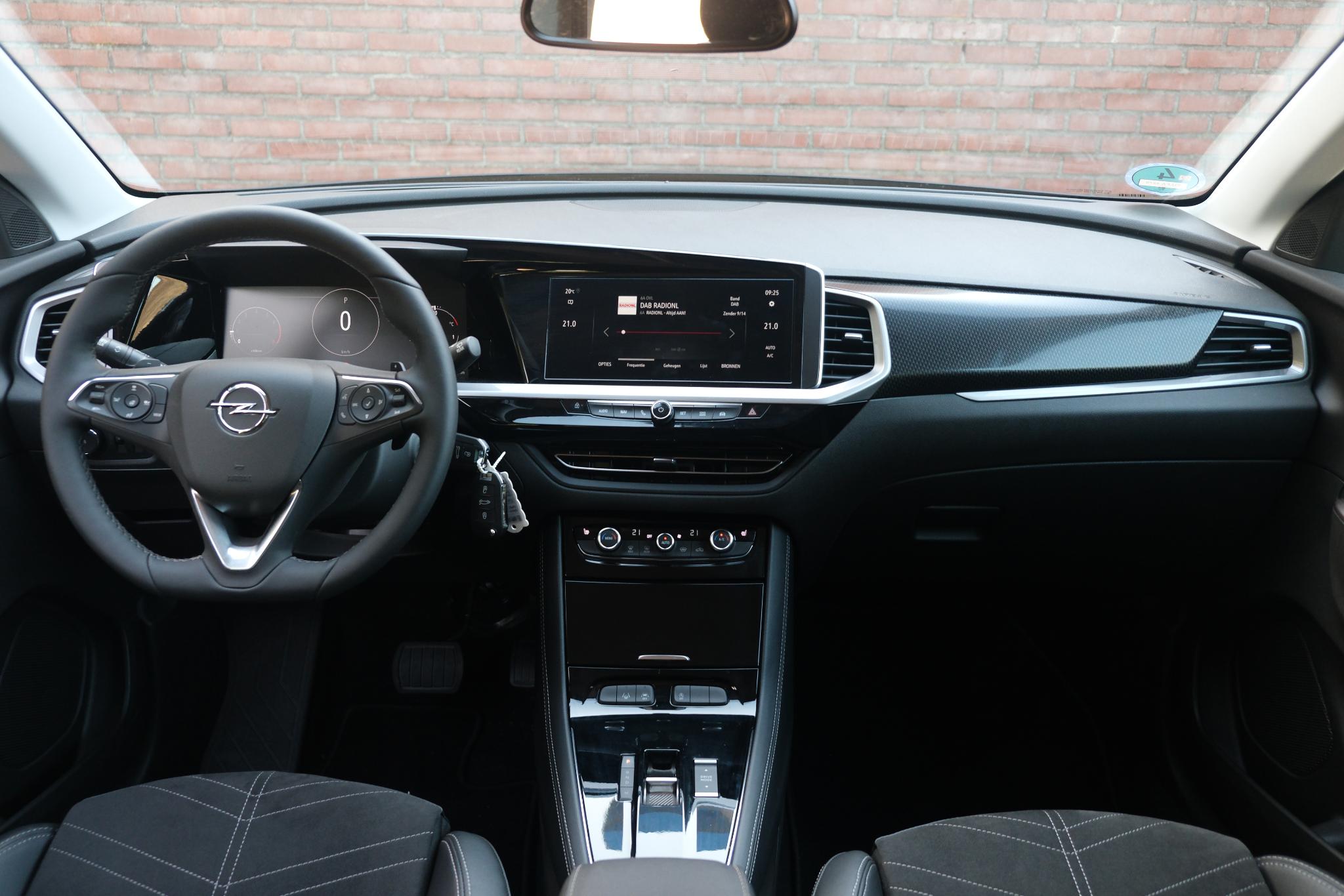 Opel Grandland 1.2 Turbo 130pk EAT8 GS | Navi | App Connect | Adaptive Cruise | Camera | Alcantara | Winterpakket afbeelding 6