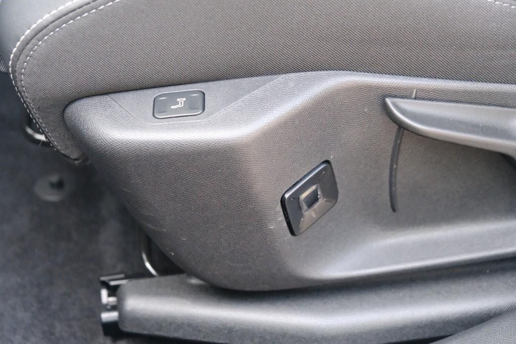 Opel Grandland 1.2 Turbo Hybrid 145pk eDCT6 GS | Navi | App Connect | Adaptive Cruise | Climate Control | Panoramadak | 360° Camera | Focal Audio | Keyless afbeelding 31