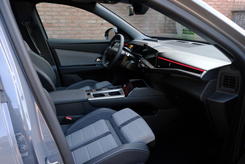 Opel Grandland 1.2 Turbo Hybrid 145pk eDCT6 GS | Navi | App Connect | Adaptive Cruise | Climate Control | Panoramadak | 360° Camera | Focal Audio | Keyless afbeelding 4