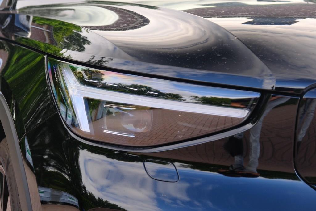 Volvo EX40 Extended Range 82 kWh Ultra Black Edition | Navi | App Connect | Climate | Adaptive Cruise | 360° Camera | Panoramadak | Stoelverwarming afbeelding 2