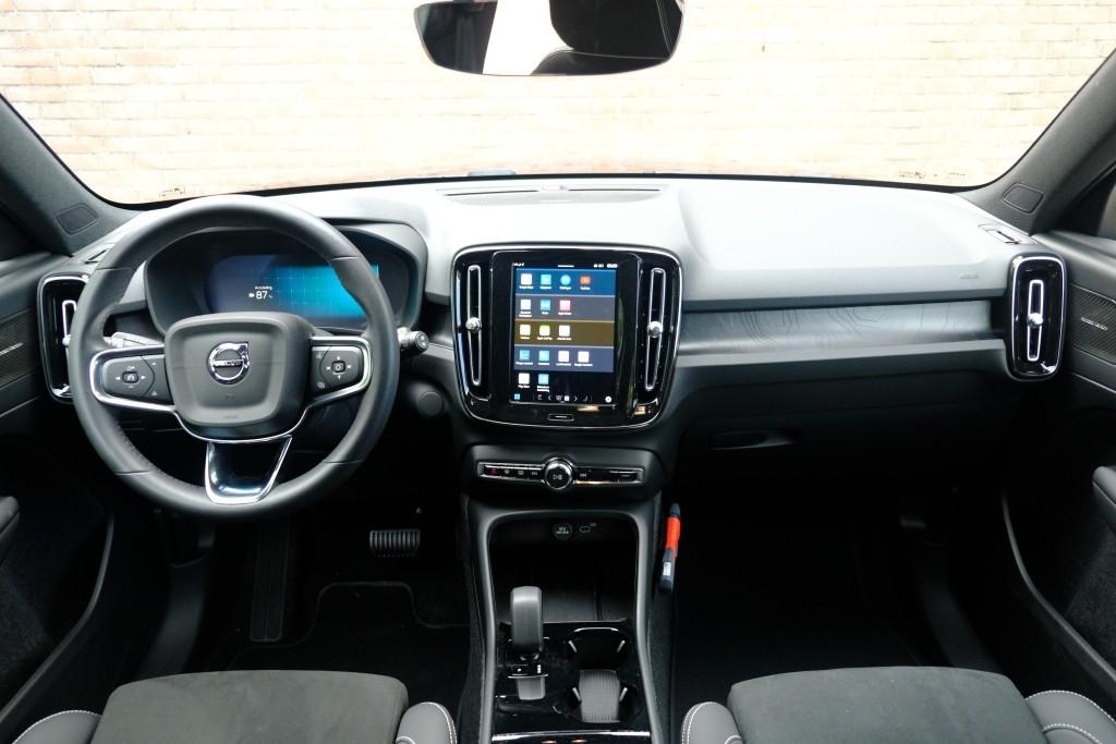 Volvo EX40 Extended Range 82 kWh Ultra Black Edition | Navi | App Connect | Climate | Adaptive Cruise | 360° Camera | Panoramadak | Stoelverwarming afbeelding 7