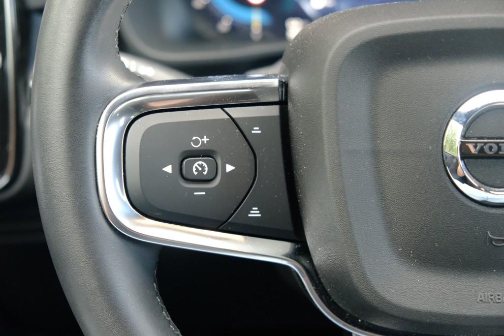 Volvo EX40 Extended Range 82 kWh Ultra Black Edition | Navi | App Connect | Climate | Adaptive Cruise | 360° Camera | Panoramadak | Stoelverwarming afbeelding 9