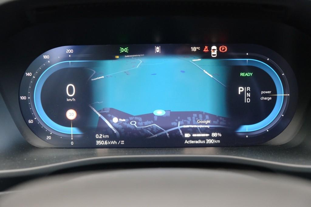 Volvo EX40 Extended Range 82 kWh Ultra Black Edition | Navi | App Connect | Climate | Adaptive Cruise | 360° Camera | Panoramadak | Stoelverwarming afbeelding 11