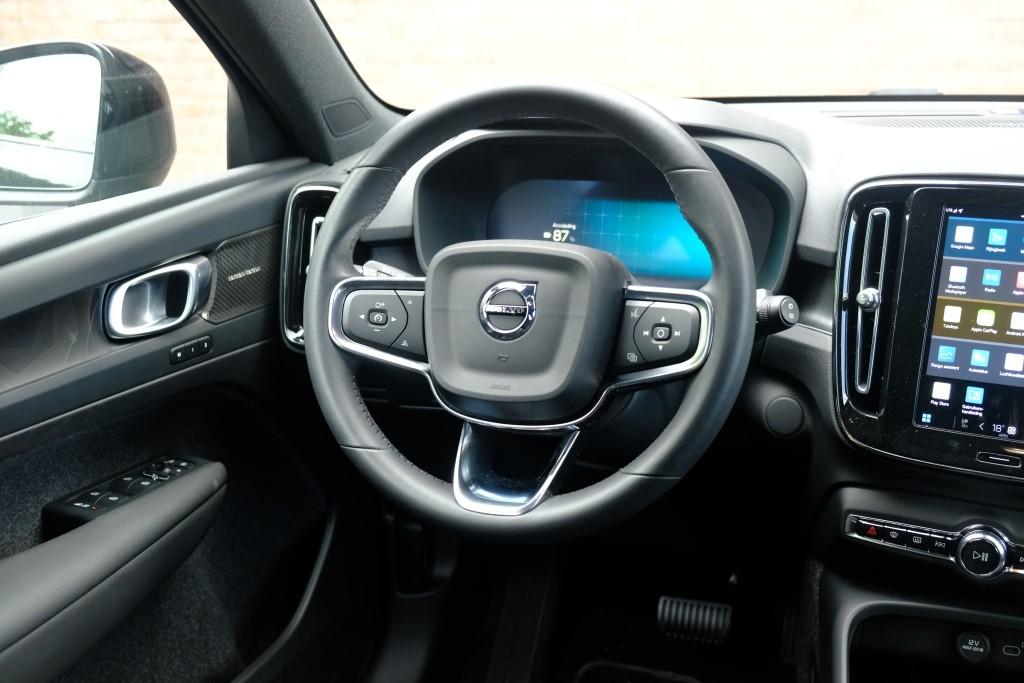 Volvo EX40 Extended Range 82 kWh Ultra Black Edition | Navi | App Connect | Climate | Adaptive Cruise | 360° Camera | Panoramadak | Stoelverwarming afbeelding 12