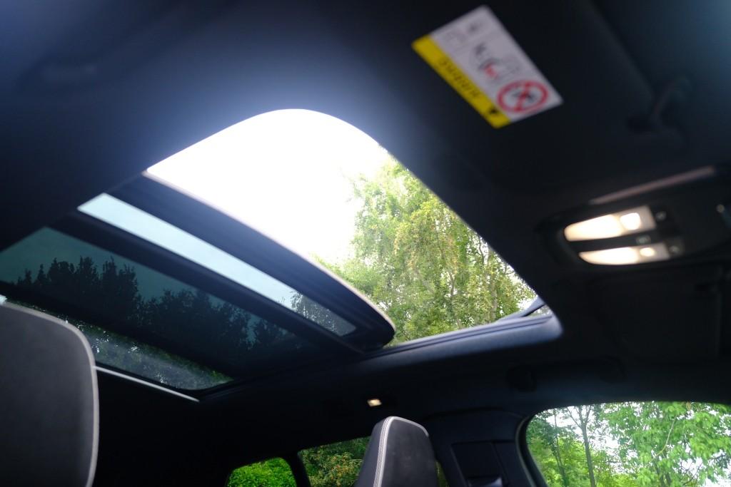 Volvo EX40 Extended Range 82 kWh Ultra Black Edition | Navi | App Connect | Climate | Adaptive Cruise | 360° Camera | Panoramadak | Stoelverwarming afbeelding 14