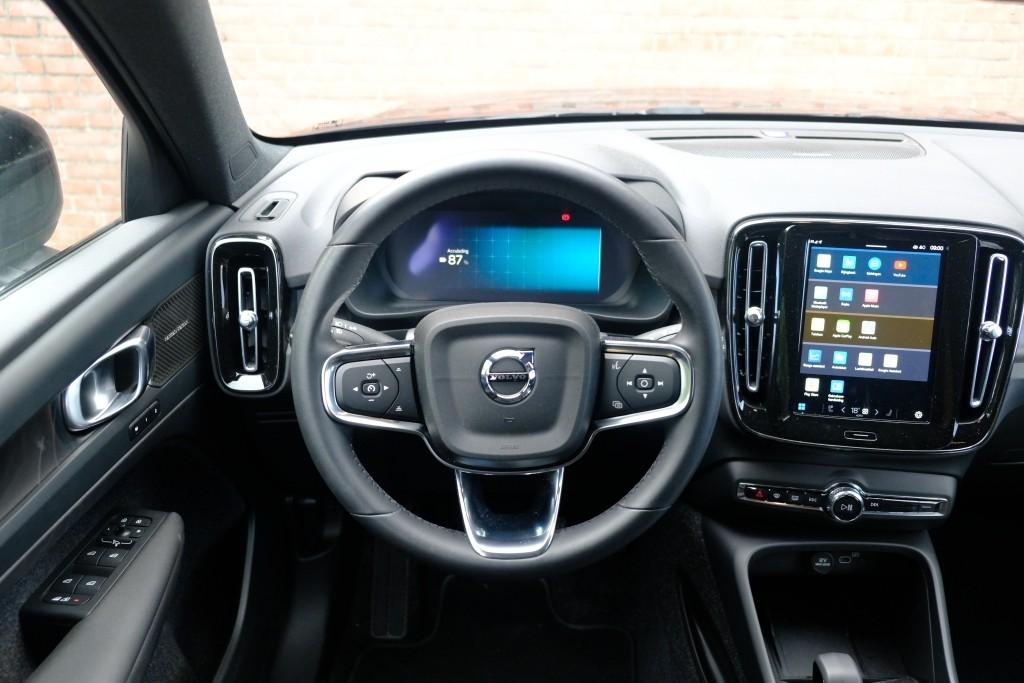 Volvo EX40 Extended Range 82 kWh Ultra Black Edition | Navi | App Connect | Climate | Adaptive Cruise | 360° Camera | Panoramadak | Stoelverwarming afbeelding 15
