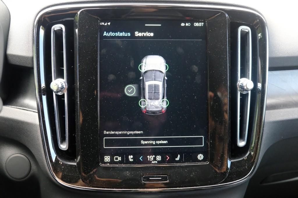 Volvo EX40 Extended Range 82 kWh Ultra Black Edition | Navi | App Connect | Climate | Adaptive Cruise | 360° Camera | Panoramadak | Stoelverwarming afbeelding 18