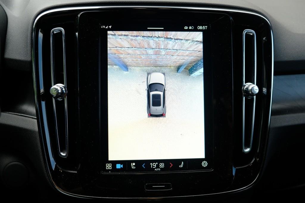 Volvo EX40 Extended Range 82 kWh Ultra Black Edition | Navi | App Connect | Climate | Adaptive Cruise | 360° Camera | Panoramadak | Stoelverwarming afbeelding 20