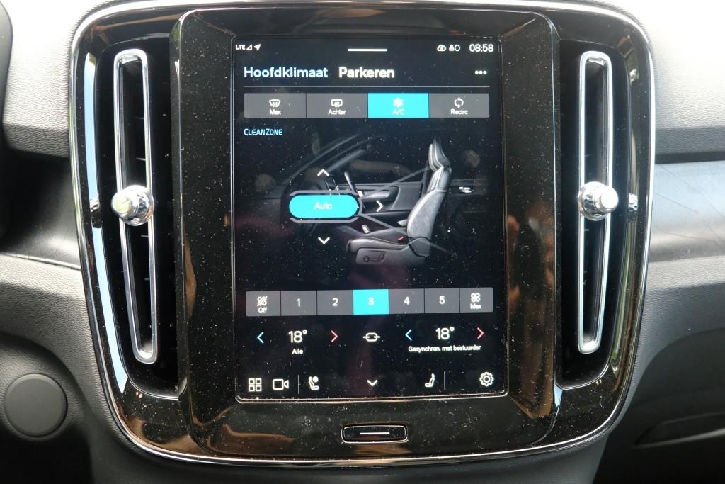 Volvo EX40 Extended Range 82 kWh Ultra Black Edition | Navi | App Connect | Climate | Adaptive Cruise | 360° Camera | Panoramadak | Stoelverwarming afbeelding 21