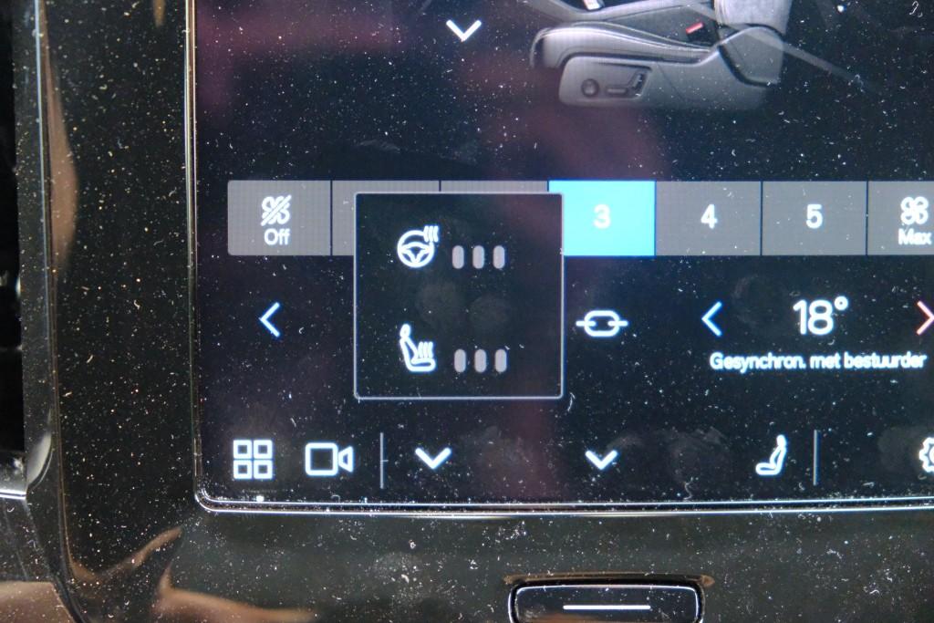 Volvo EX40 Extended Range 82 kWh Ultra Black Edition | Navi | App Connect | Climate | Adaptive Cruise | 360° Camera | Panoramadak | Stoelverwarming afbeelding 23