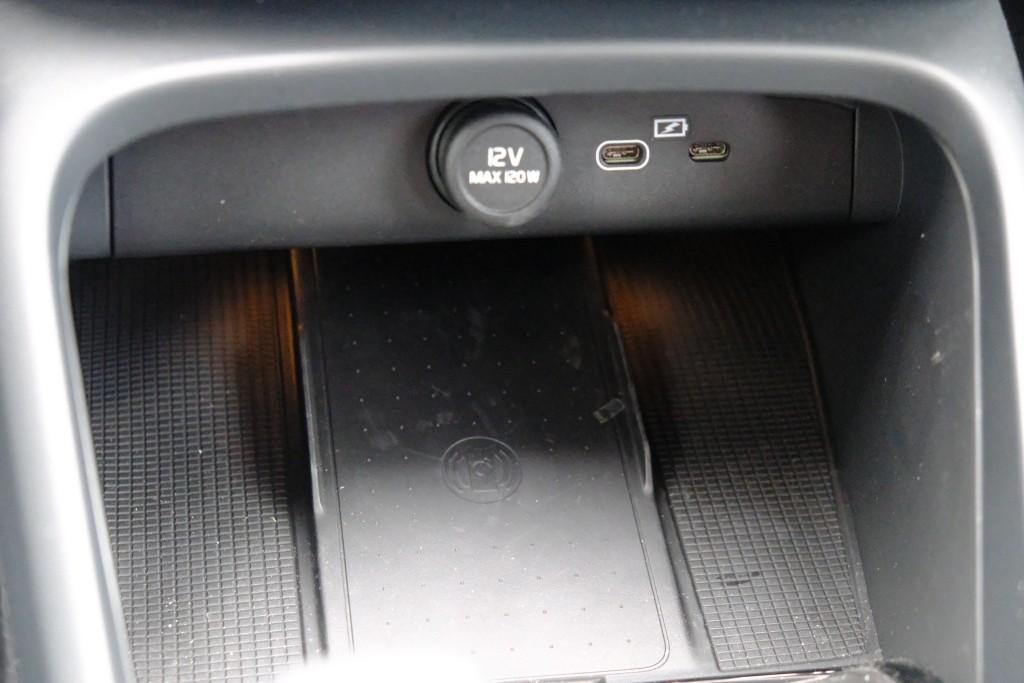 Volvo EX40 Extended Range 82 kWh Ultra Black Edition | Navi | App Connect | Climate | Adaptive Cruise | 360° Camera | Panoramadak | Stoelverwarming afbeelding 25