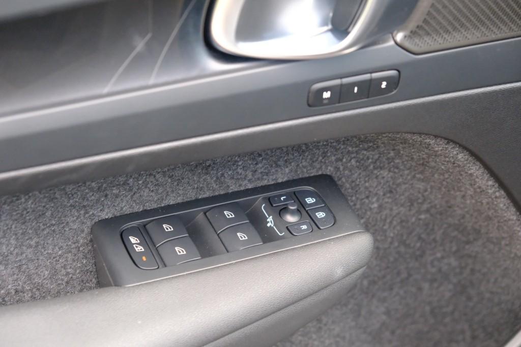 Volvo EX40 Extended Range 82 kWh Ultra Black Edition | Navi | App Connect | Climate | Adaptive Cruise | 360° Camera | Panoramadak | Stoelverwarming afbeelding 27