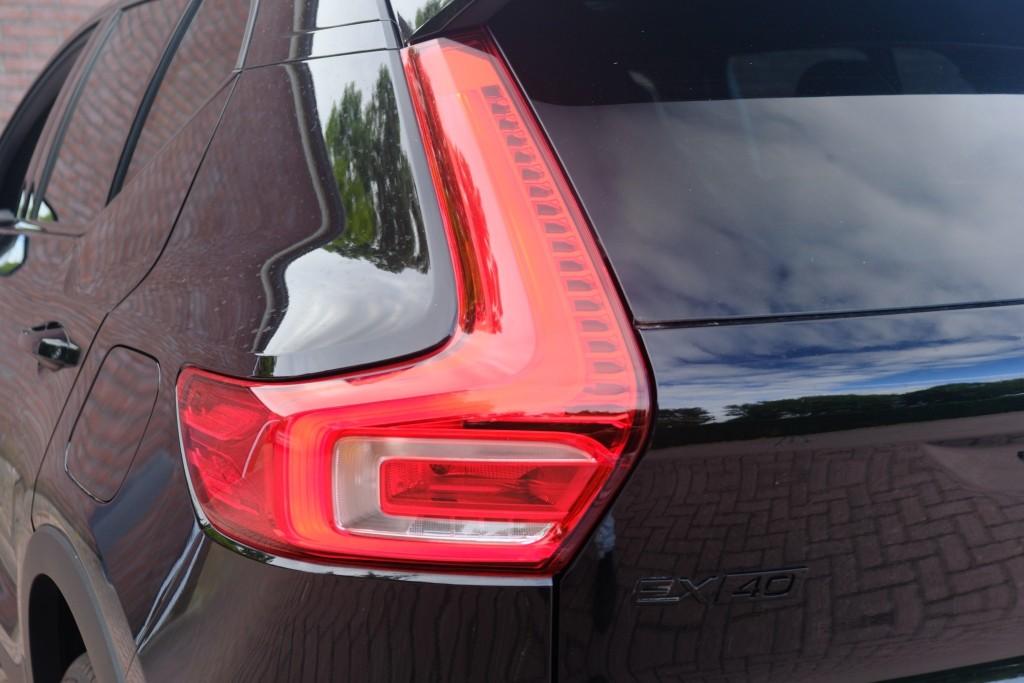 Volvo EX40 Extended Range 82 kWh Ultra Black Edition | Navi | App Connect | Climate | Adaptive Cruise | 360° Camera | Panoramadak | Stoelverwarming afbeelding 34