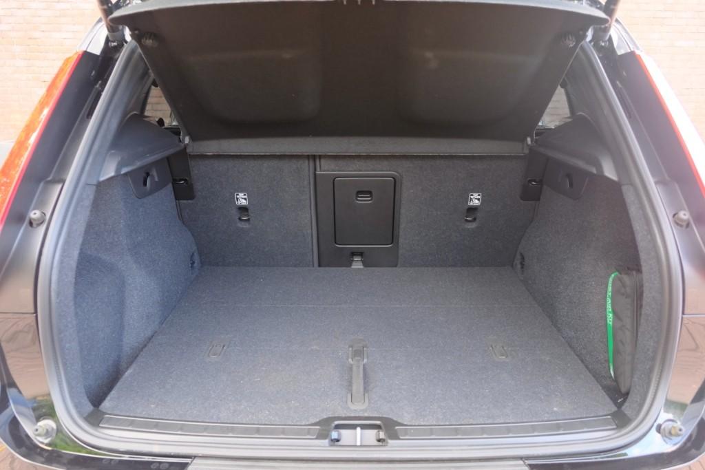 Volvo EX40 Extended Range 82 kWh Ultra Black Edition | Navi | App Connect | Climate | Adaptive Cruise | 360° Camera | Panoramadak | Stoelverwarming afbeelding 36
