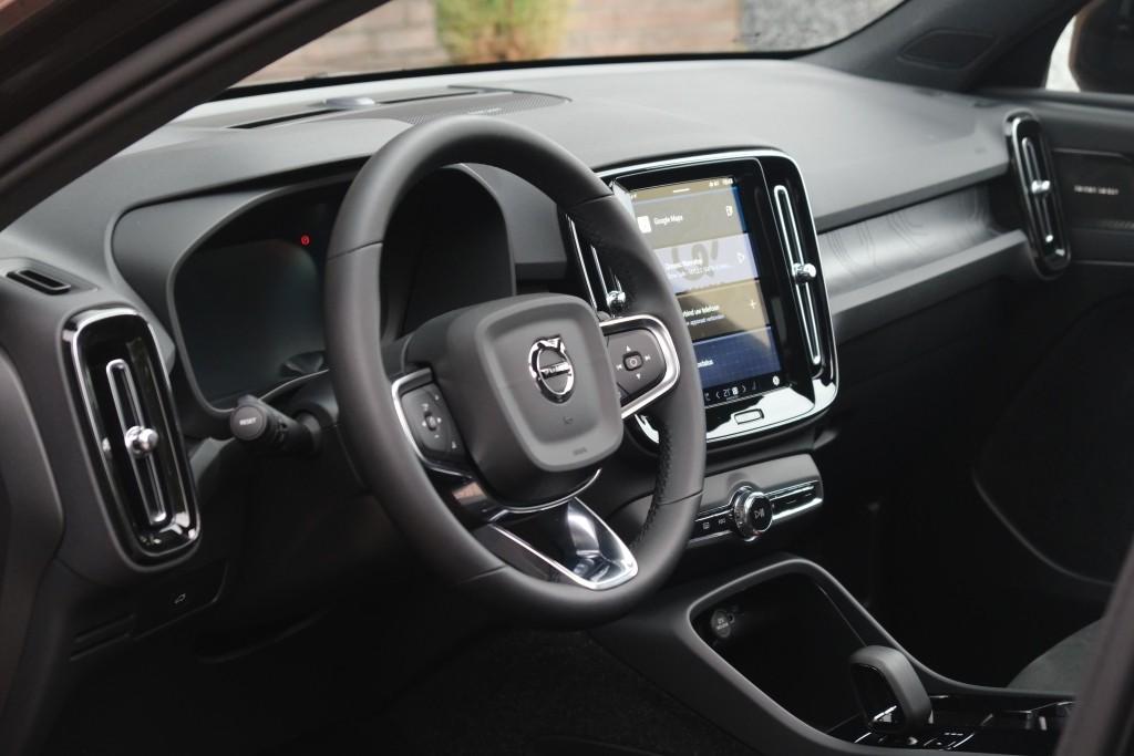 Volvo EX40 Extended Range 82 kWh Ultra Black Edition | Navi | App Connect | Climate | Adaptive Cruise | 360° Camera | Panoramadak | Stoelverwarming afbeelding 8