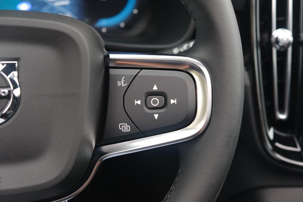 Volvo EX40 Extended Range 82 kWh Ultra Black Edition | Navi | App Connect | Climate | Adaptive Cruise | 360° Camera | Panoramadak | Stoelverwarming afbeelding 10