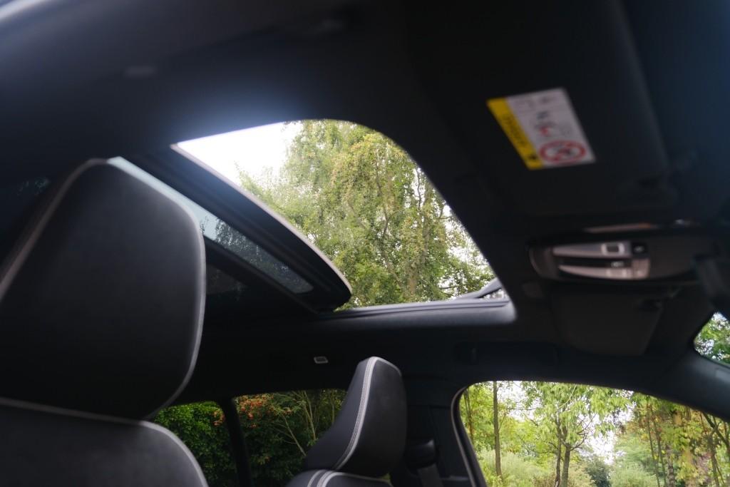 Volvo EX40 Extended Range 82 kWh Ultra Black Edition | Navi | App Connect | Climate | Adaptive Cruise | 360° Camera | Panoramadak | Stoelverwarming afbeelding 15