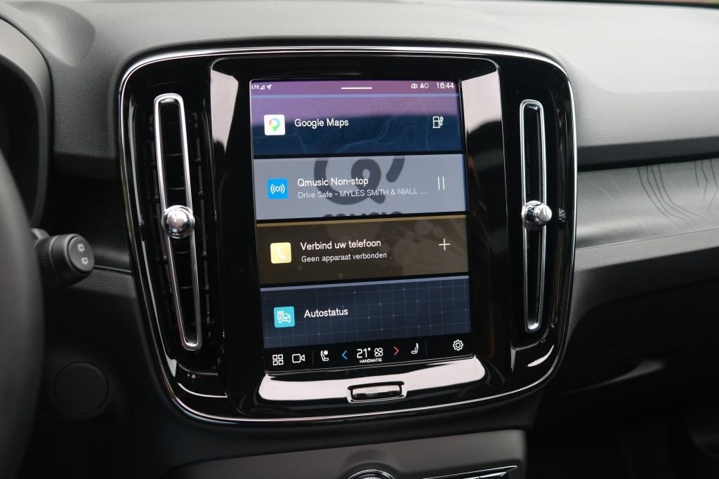 Volvo EX40 Extended Range 82 kWh Ultra Black Edition | Navi | App Connect | Climate | Adaptive Cruise | 360° Camera | Panoramadak | Stoelverwarming afbeelding 18