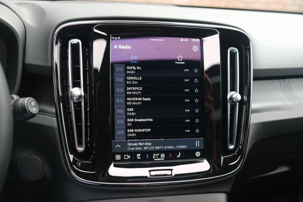 Volvo EX40 Extended Range 82 kWh Ultra Black Edition | Navi | App Connect | Climate | Adaptive Cruise | 360° Camera | Panoramadak | Stoelverwarming afbeelding 20