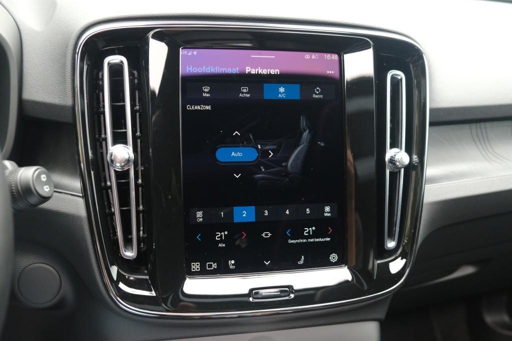 Volvo EX40 Extended Range 82 kWh Ultra Black Edition | Navi | App Connect | Climate | Adaptive Cruise | 360° Camera | Panoramadak | Stoelverwarming afbeelding 23